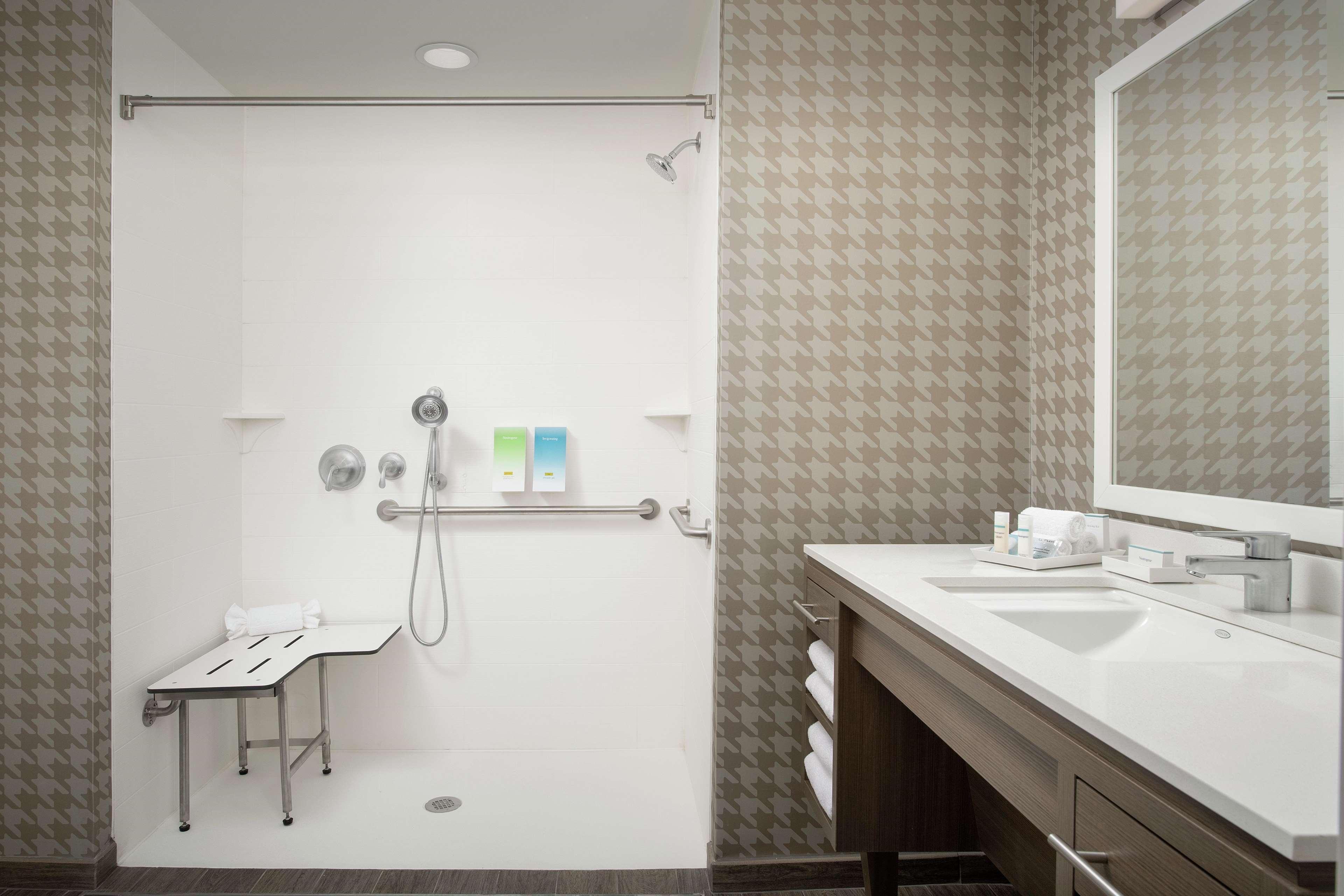 Home2 Suites By Hilton Едисън Екстериор снимка