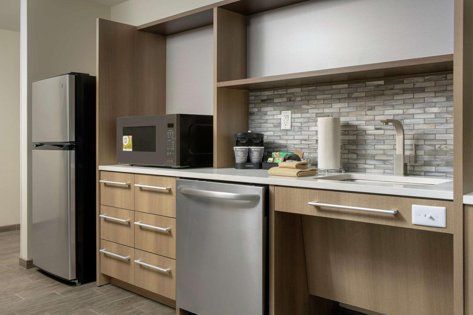Home2 Suites By Hilton Едисън Екстериор снимка