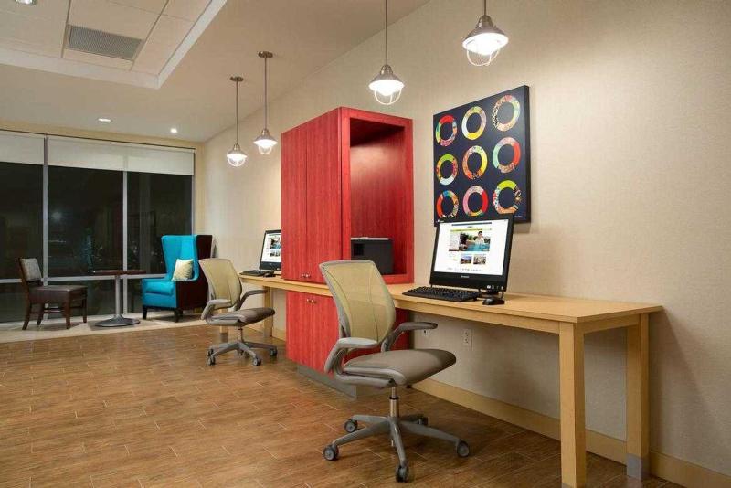 Home2 Suites By Hilton Едисън Екстериор снимка